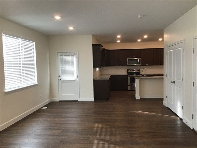 Building Photo - 2422 E Tumbleweed Road