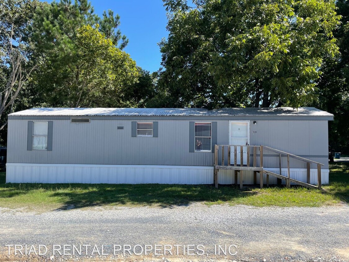 Primary Photo - 2 br, 2 bath House - 211 BRUTON ST