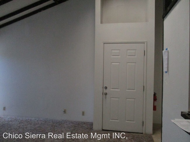 Building Photo - 2 br, 1 bath Apartment - 706 West Sacramento