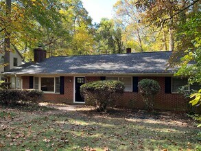 Building Photo - 806 Woodland Ave