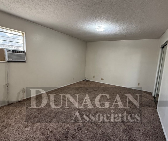 Building Photo - AVAILABLE NOW!! 2BEDROOM/1 FULL BATH !!