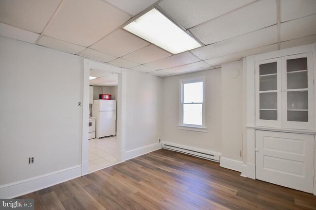 Building Photo - 117 E Martin St