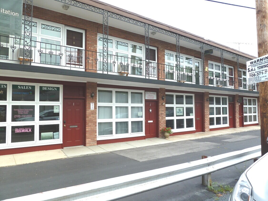 Foto principal - 1917 W 103rd St