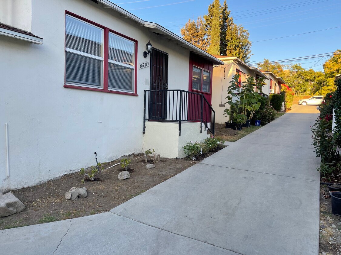 10231 Hillhaven Ave, Tujunga, CA 91042 House Rental in Tujunga, CA