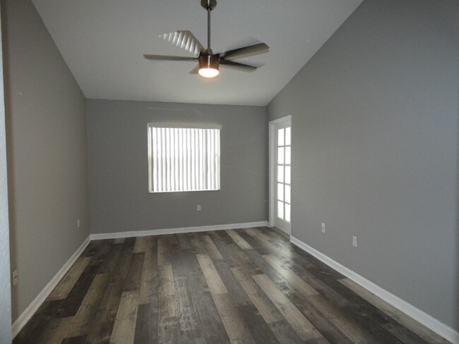 Foto del edificio - 2811 N Oakland Forest Dr