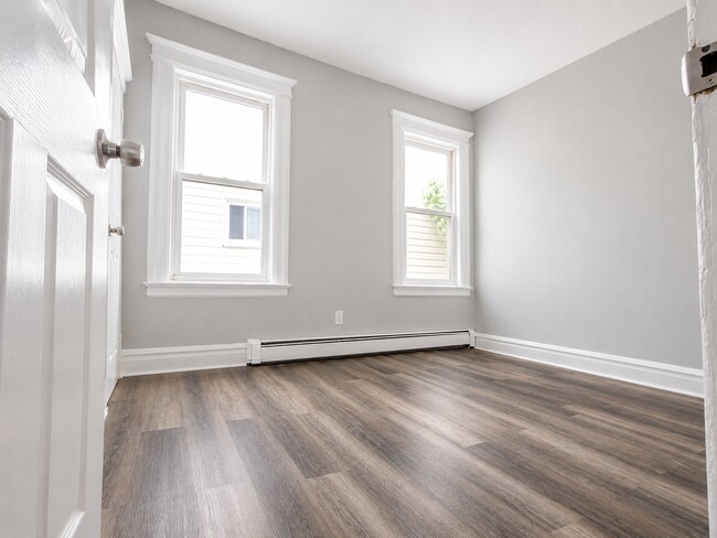 Building Photo - 175 Woodside Ave