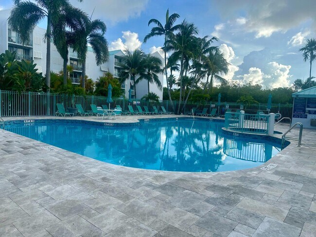 Building Photo - 3635 Seaside Dr