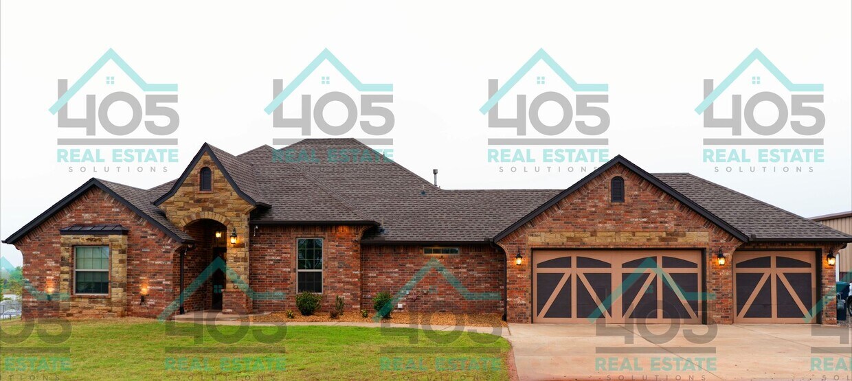 Primary Photo - 3 Bedroom/3 Bathroom with bonus space in OKC