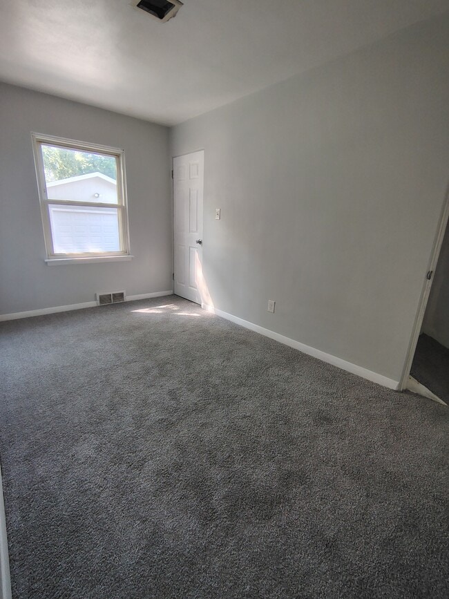 Building Photo - 2928 Ridgeway Ave