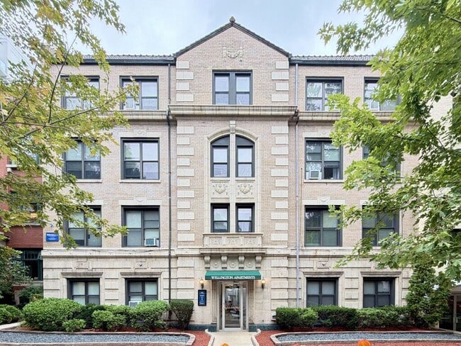 Building Photo - 544 W Wellington Ave