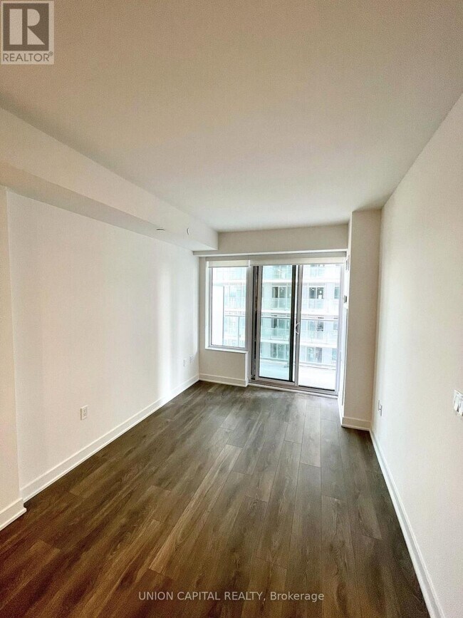 Photo du bâtiment - 99-2599 Broadway Ave