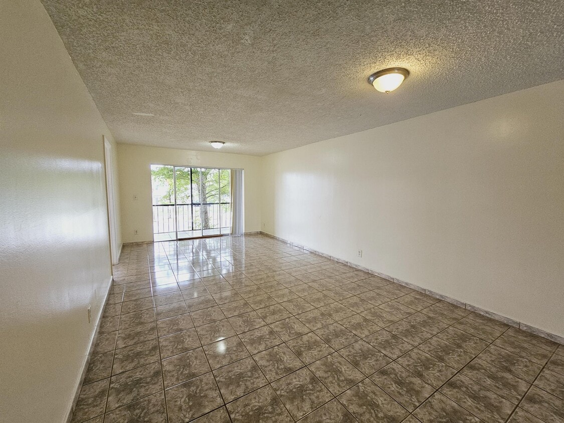Primary Photo - 8060 N Colony Cir