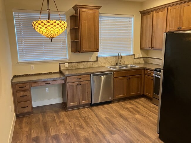 Foto del edificio - 30596-30598 SW Boones Ferry Rd