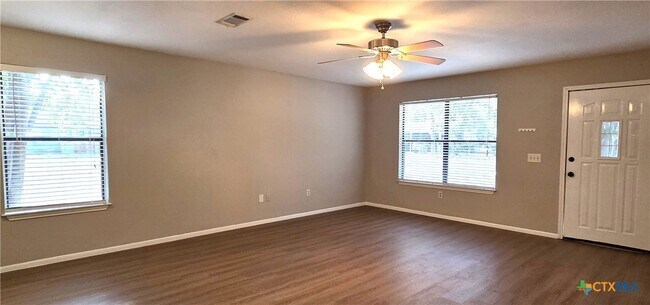 Foto del edificio - 317 Armstrong St