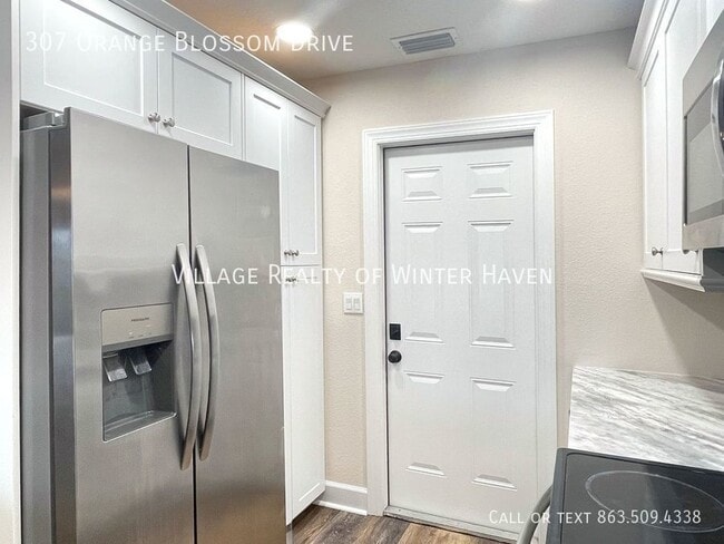Building Photo - Cozy Townhome available in Winter Haven