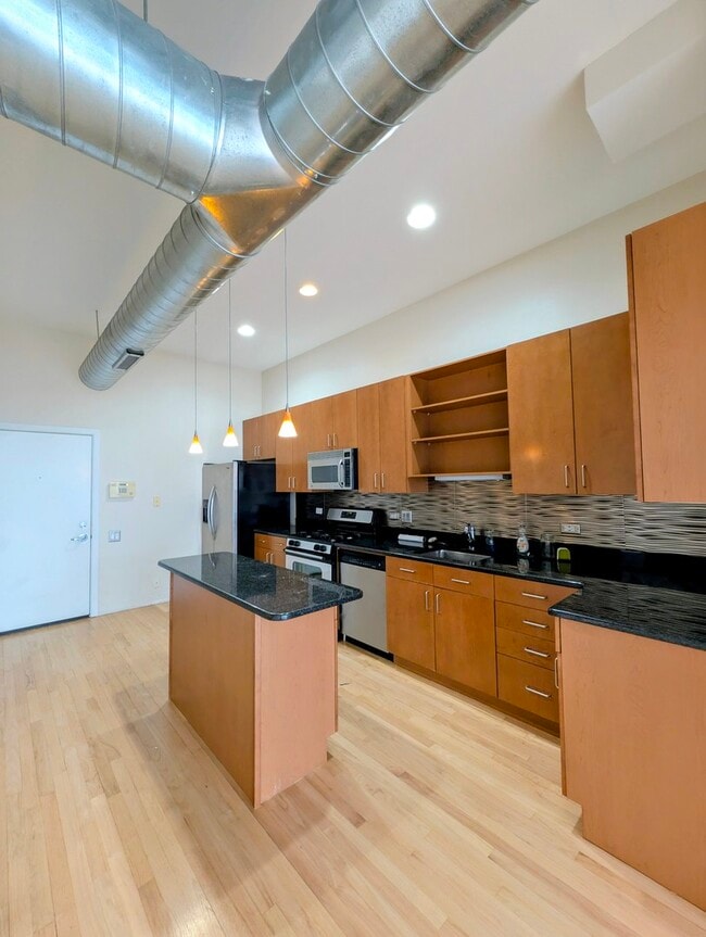 Building Photo - 5115 N Clark St