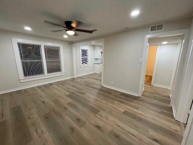 Foto del edificio - 2350 Simpson St