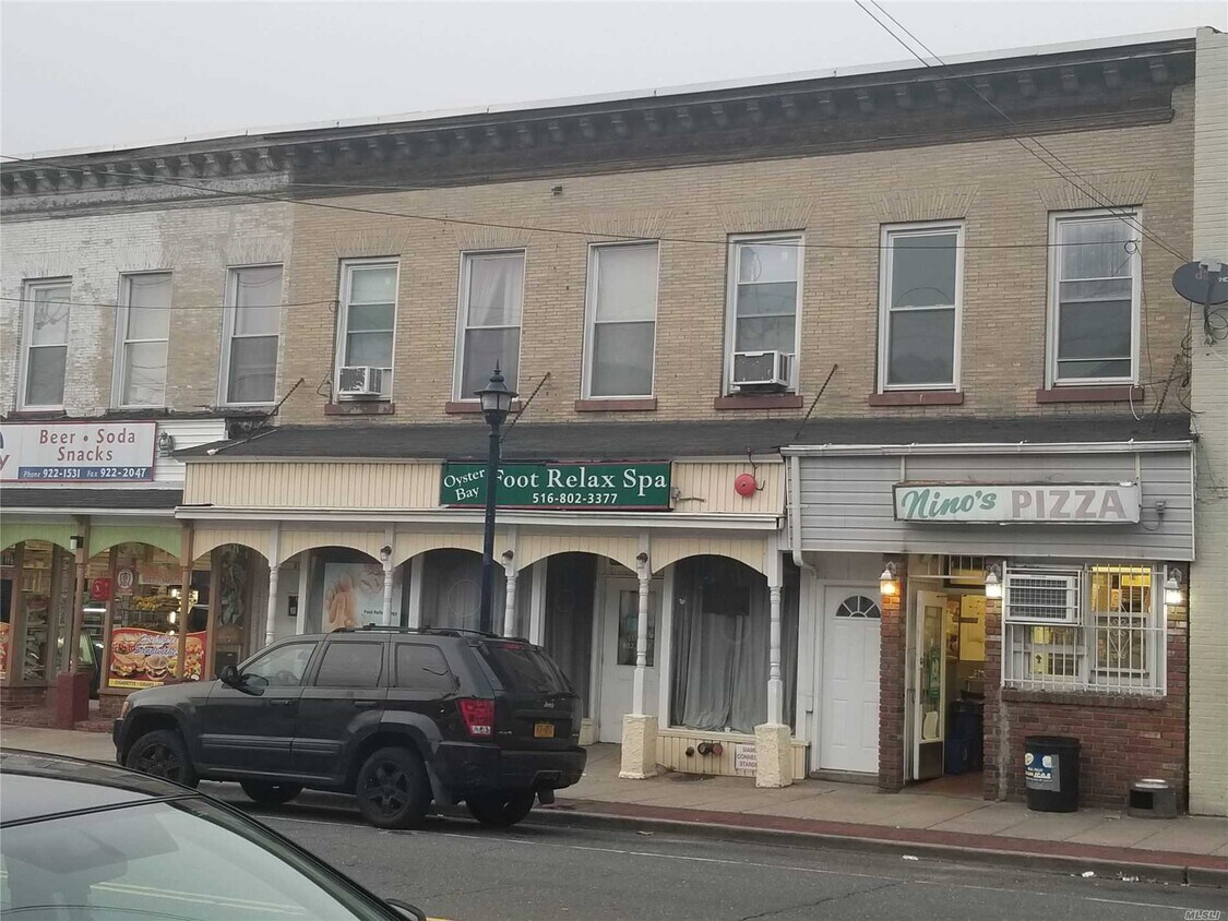 Primary Photo - 21 E Main St