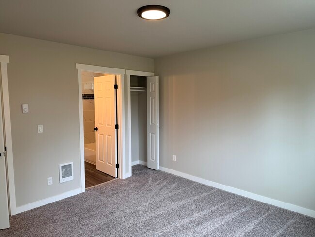 Foto del edificio - 4937 Sleater Kinney Rd NE