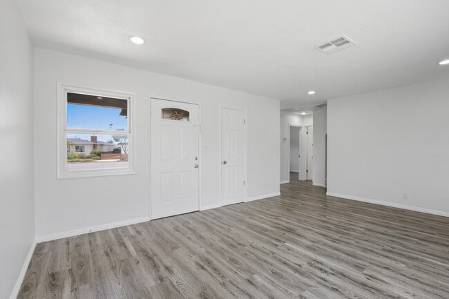 Photo - 785 N Victoria Dr (Orange, CA) House