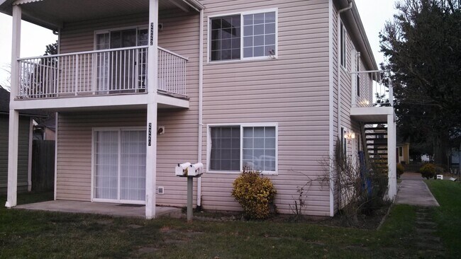 Foto del edificio - BH T 2220-2222 Dean Avenue