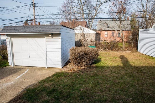 Foto del edificio - 18401 Maple Heights Blvd