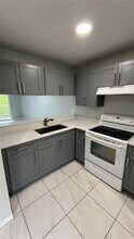 Building Photo - 4010 Lakeside Dr