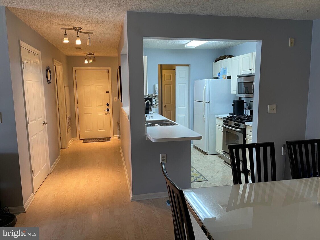 10021 Vanderbilt Cir Unit 4, Rockville, MD 20850 Apartment for Rent