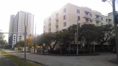 Building Photo - 126 SW 17th Rd
