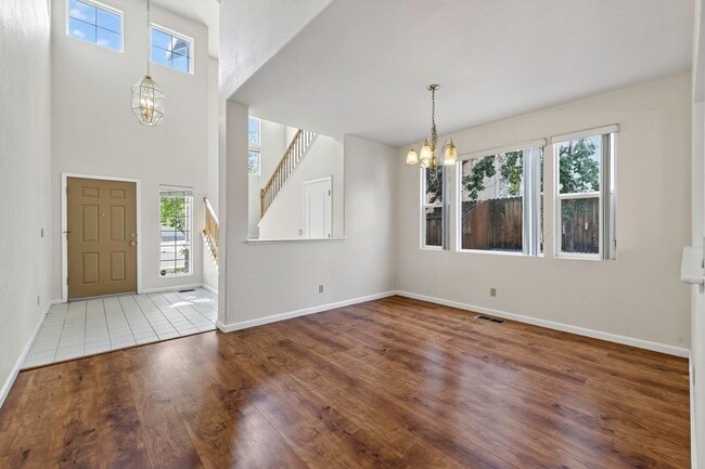 Foto del edificio - 5 Bedroom Home Close to UNR!