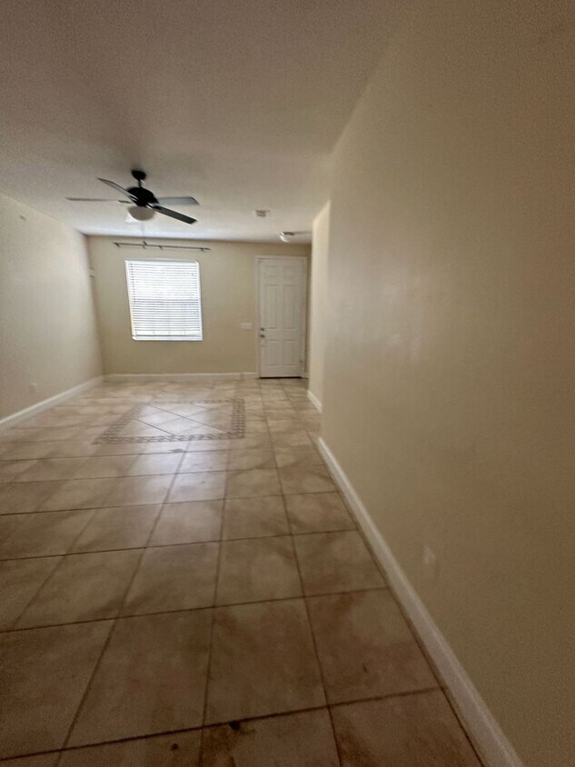Building Photo - Avalon Park Townhouse