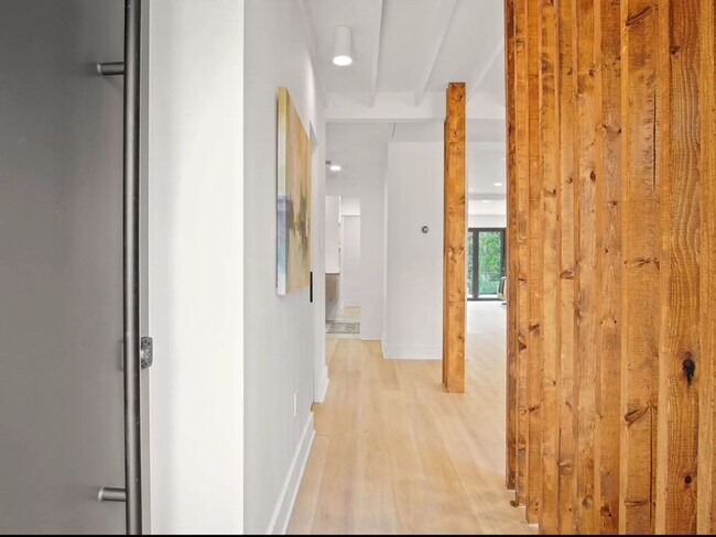 Building Photo - 3 Bedroom Single Family Home in Atlanta