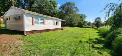 Building Photo - 1121 Nemeth Rd