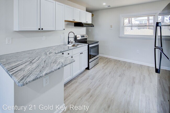 Building Photo - 3 br, 1 bath House - 7 Simonds Drive
