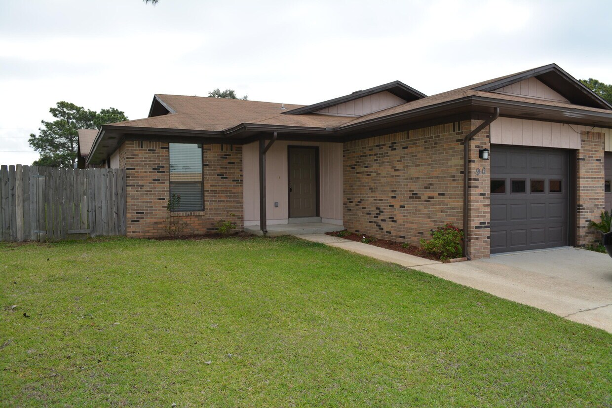 96 4th St, Shalimar, FL 32579 Townhome Rentals in Shalimar FL