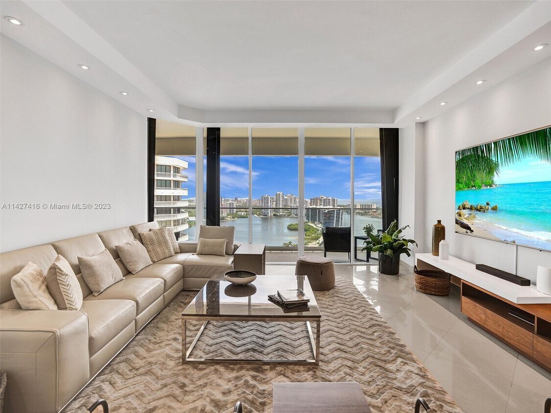 Foto principal - 2800 Island Blvd