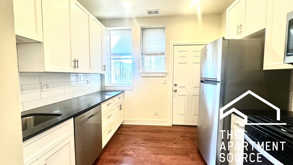 Foto principal - 1159 W Lunt Ave