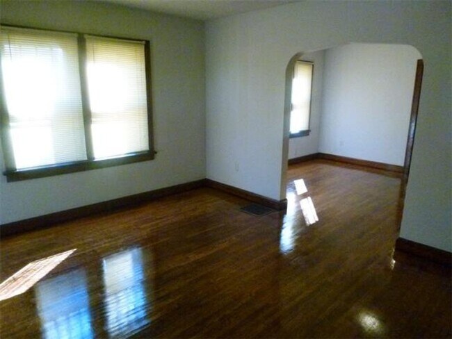 Foto del edificio - 2 Bedroom Home Near Union Hospital - Pets Welcome!