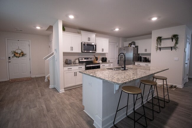 Building Photo - Stylish & Spacious 4 Bedroom Pet-Friendly Home in Bowden Village – 2034 Eldridge Rd, Columbia, SC...
