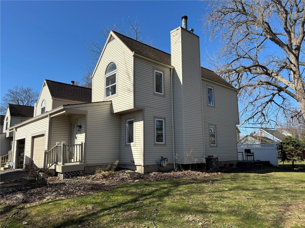 Foto principal - 2251 E Main St