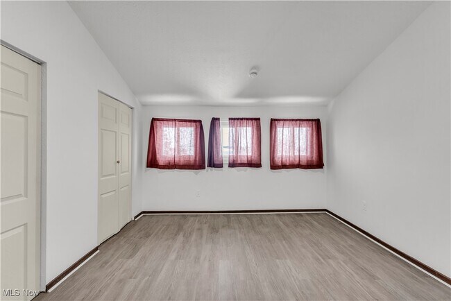 Foto del edificio - 3292 W 105th St