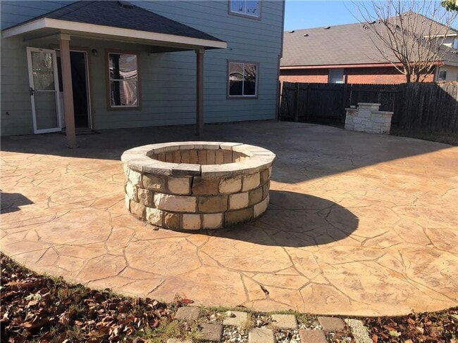 Foto del edificio - 227 Mossy Rock Dr