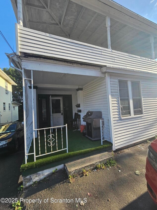 Primary Photo - 2046 N Main Ave