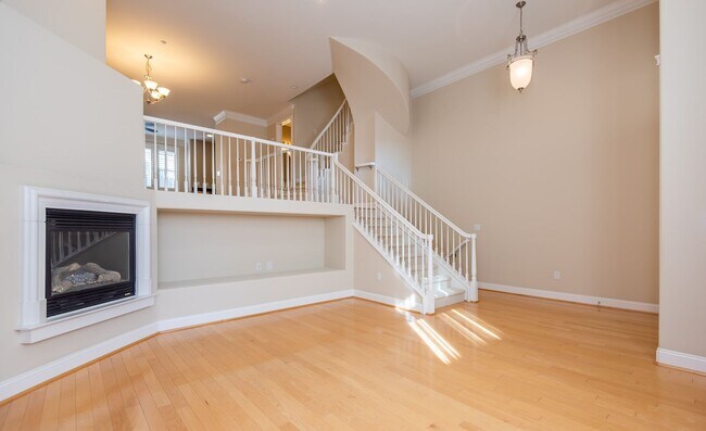 Foto del edificio - Lovely & Spacious Townhouse | High Ceiling...
