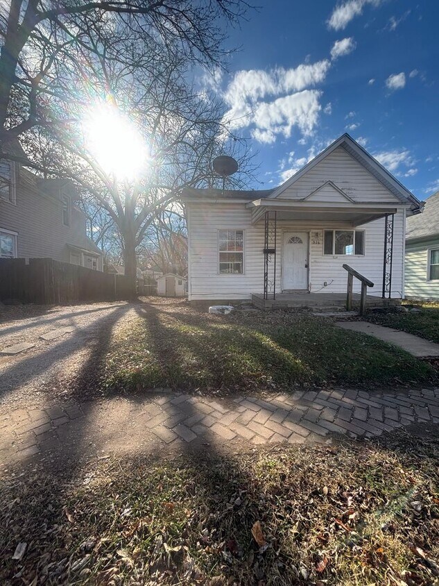 Primary Photo - Spacious 3 Bedroom 1 and a Half Bath
