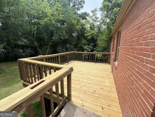 Building Photo - 613 3rd St