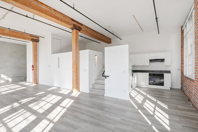 Building Photo - 461 2nd St