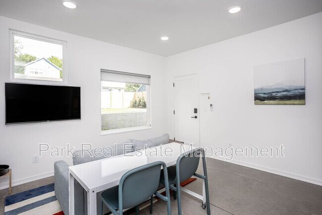 Foto del edificio - 323 S East St