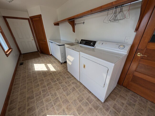 Foto del edificio - 4 Bedroom 2 Bathroom House - Middlebury