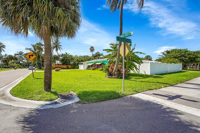 Building Photo - 1708 Sunset Isle Rd